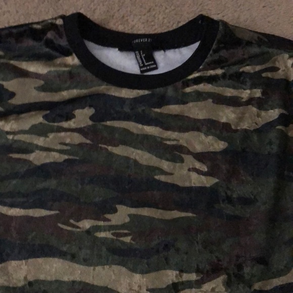 Forever 21 small camo velvet shirt - Picture 1 of 2